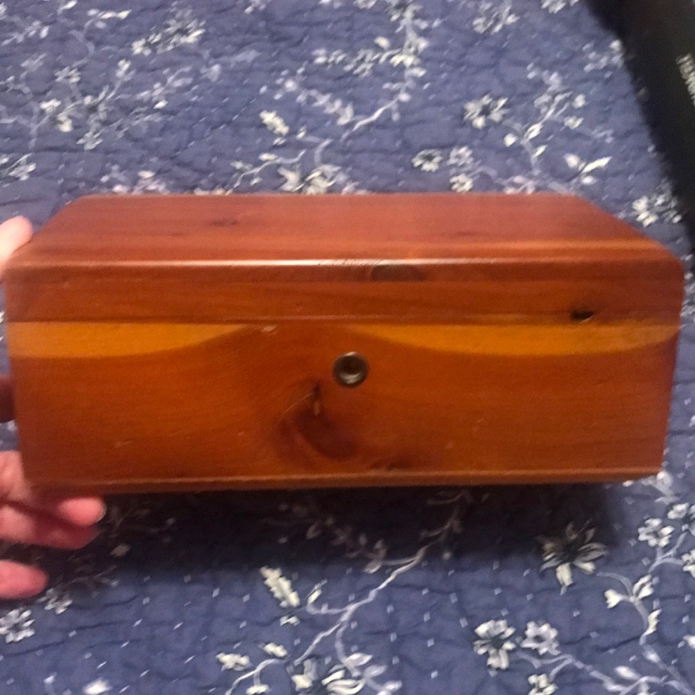 Lane Cedar Chest Mini - Picture 2 of 9
